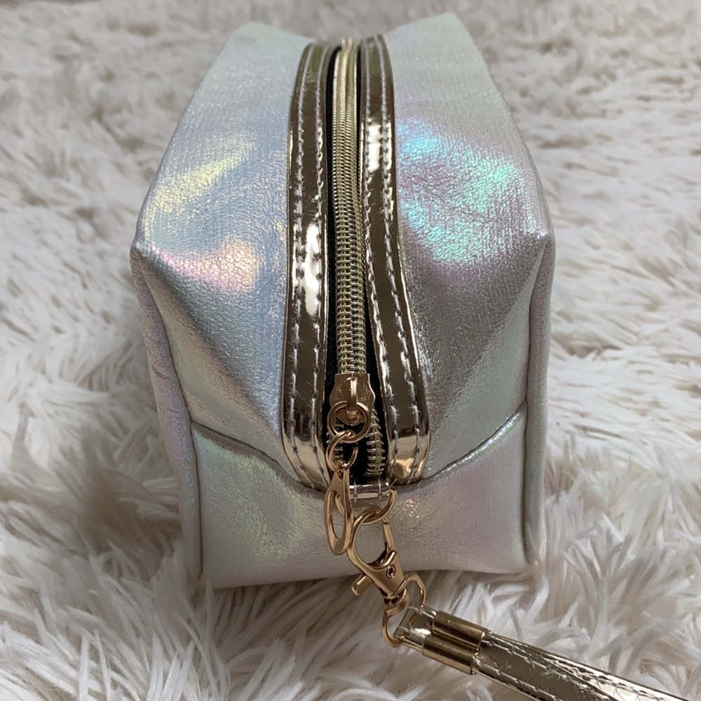 🎉HP🎉 Boutique Iridescent Makeup Bag 💗 White & Gold - Picture 3 of 14